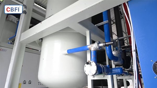 ثلاث ماكينات متكاملة لصنع الثلج الأنبوبي سعة كل ماكينة 30 طن في إندونيسيا