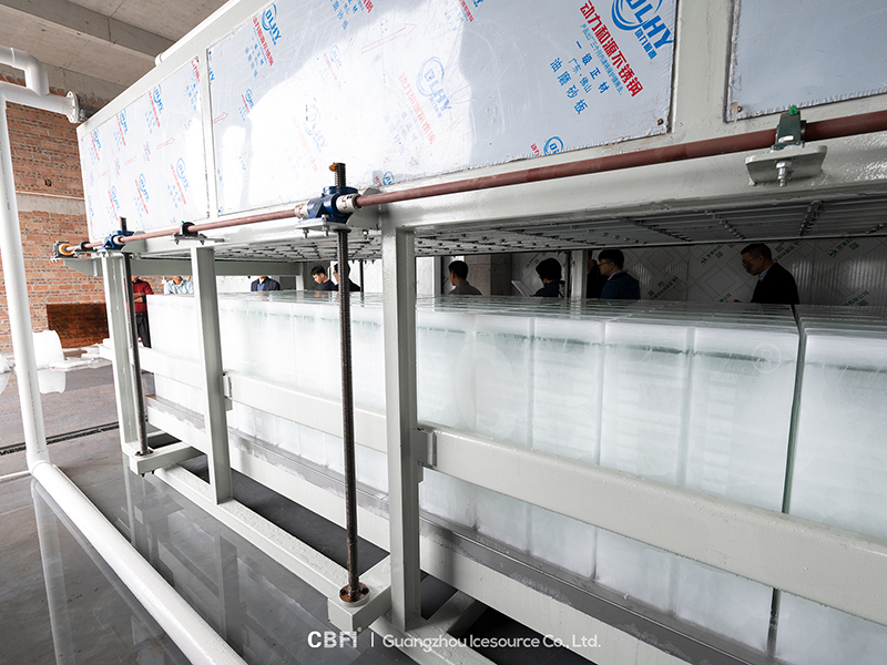  آلة إنتاج كتل الثلج الصناعي للتبريد المباشر، سعة 10 طن (لأحد العملاء في Maoming في العام 2021)