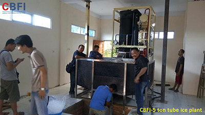 ماكينة إنتاج أنابيب الثلج في إندونيسيا سعة 5 طن، سلسلة CBFI